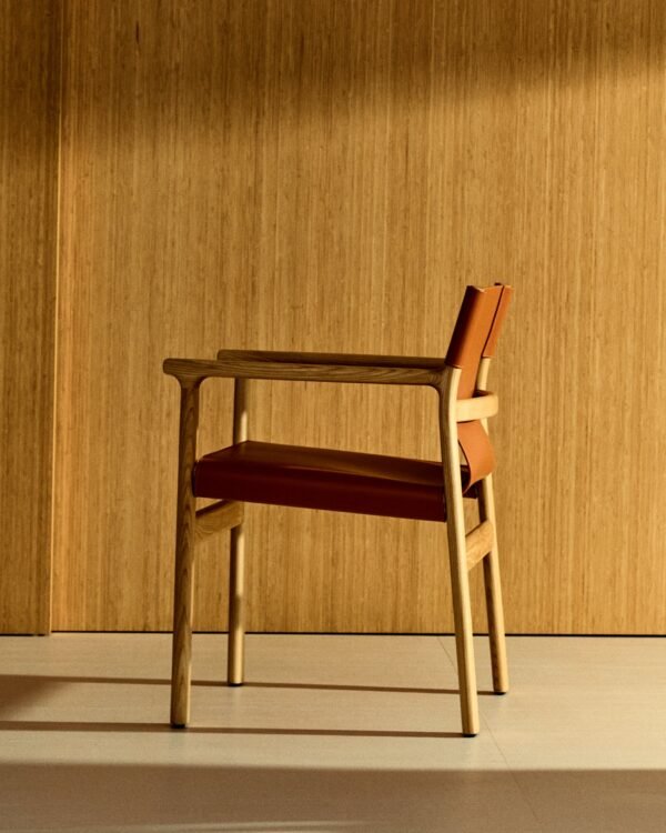 Jan chair made of light brown recycled leather fibres and FSC 100% solid ash wood with natural tone finish