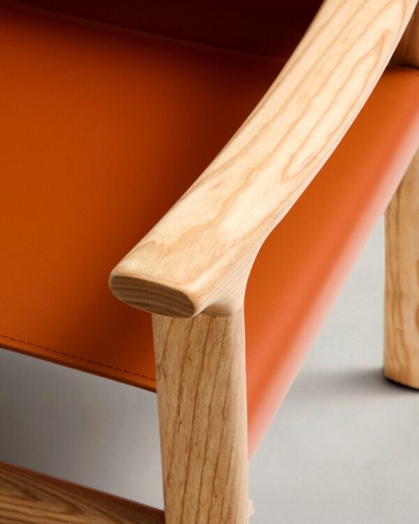 Jan chair made of light brown recycled leather fibres and FSC 100% solid ash wood with natural tone finish